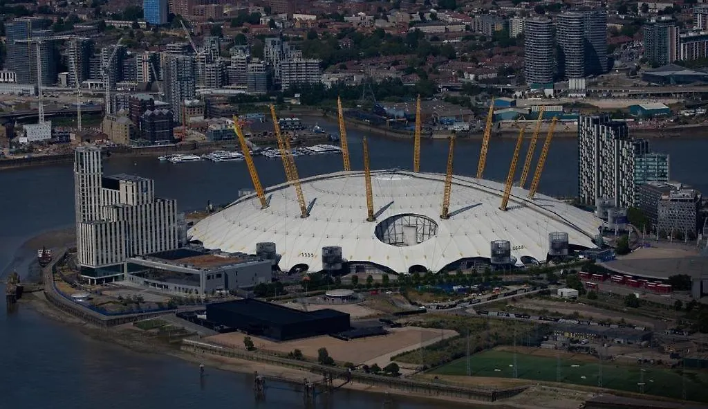 Stylish 1-Bedroom Apartment Near Canary Wharf, O2 Arena & Excel - Excellent Transport Links London