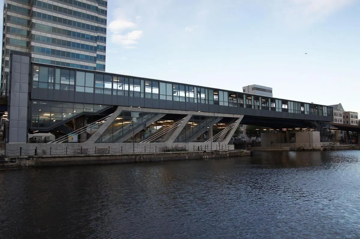Stylish 1-Bedroom Apartment Near Canary Wharf, O2 Arena & Excel - Excellent Transport Links London