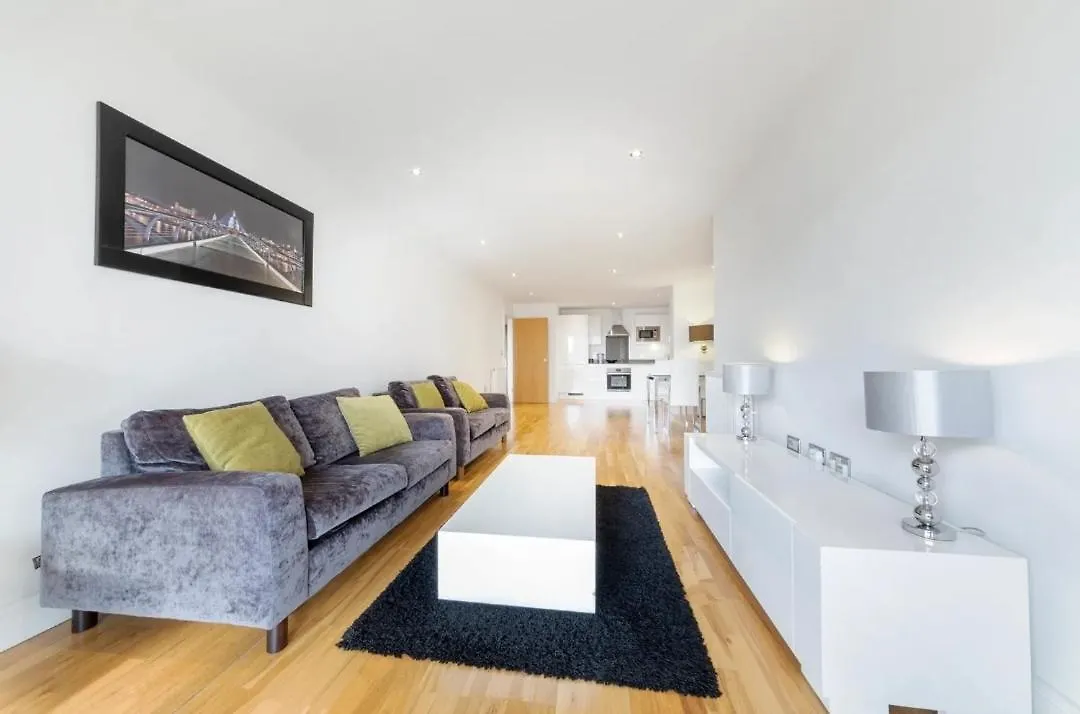 Stylish 1-Bedroom Apartment Near Canary Wharf, O2 Arena & Excel - Excellent Transport Links London